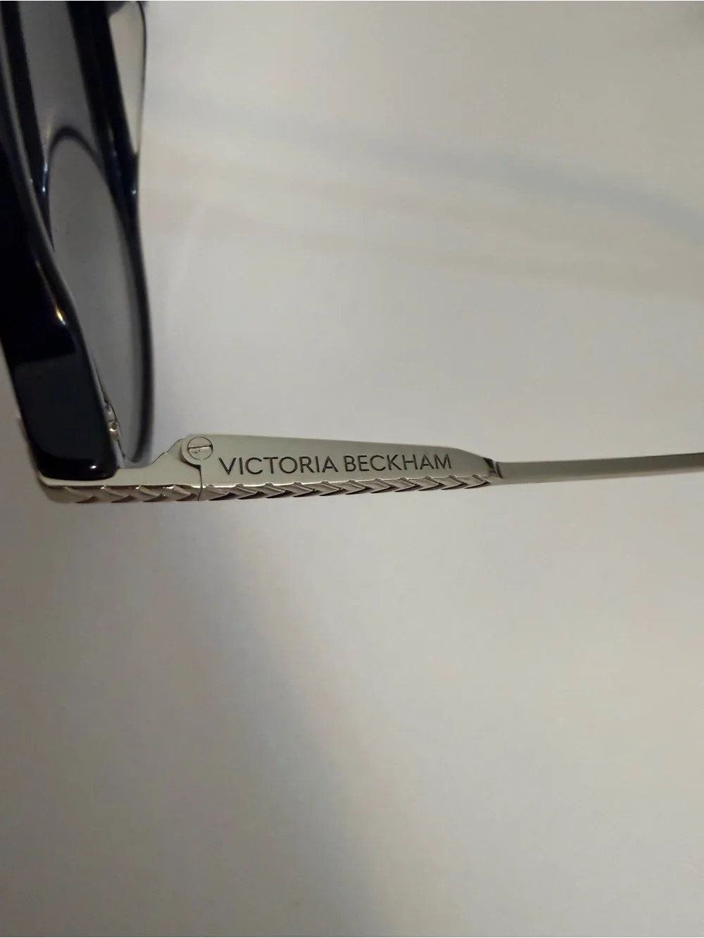 Victoria Beckham VB632S Oversized Round Women Sunglasses